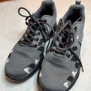 Gray Camo Mesh Athletic Sneakers Size 7 – Lightweight